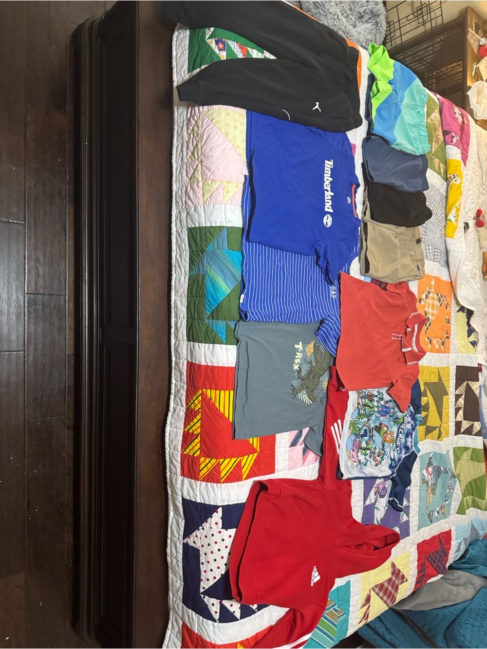Boys size 6, 15 items, t-shirts, hoodie, sweatshirts hoodie, shorts, sweatpants